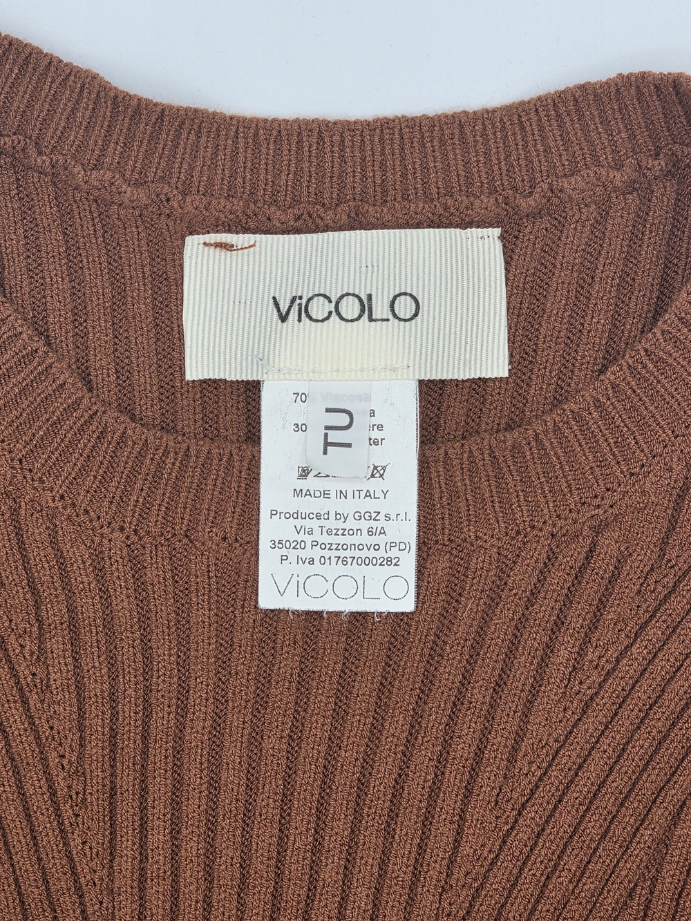 ViCOLO Italian Ribbed Knit Top with Shoulder Buttons - Picture 4 of 6